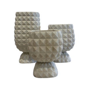 MACETA BEIGE DE RESINA