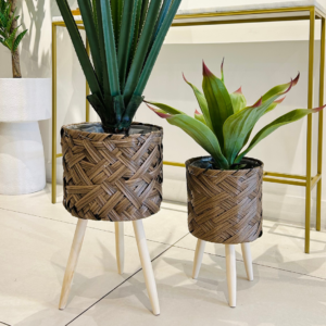 SET MACETAS EFECTO RATAN Y PATAS DE MADERA