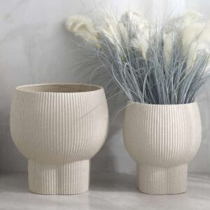 Maceta beige acabado patrón de líneas